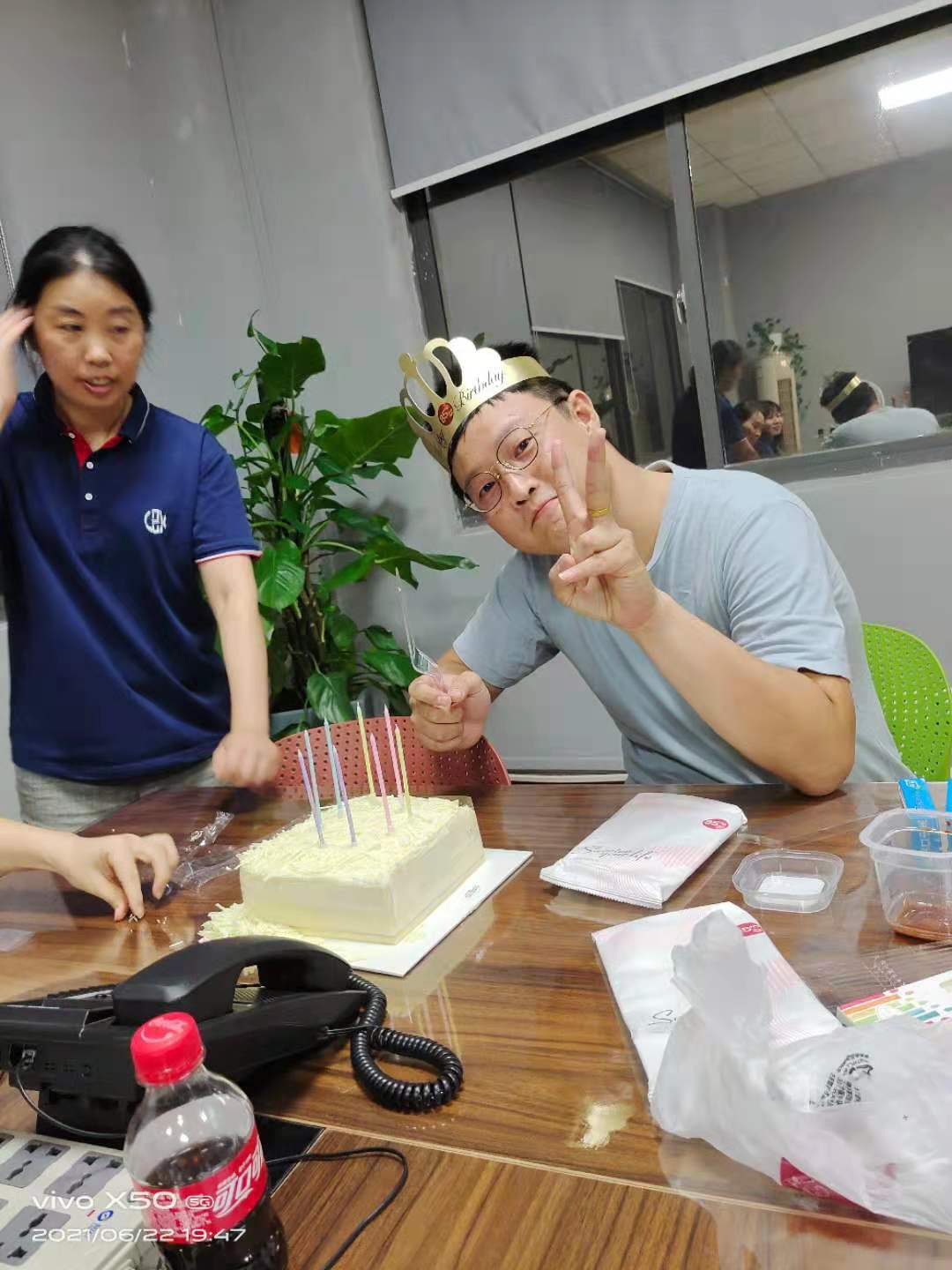 領(lǐng)導(dǎo)生日宴，公司組織燒烤活動
